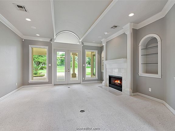 4th image of 6022 Augusta Cir