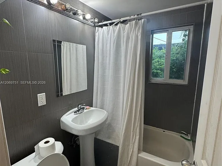329 NW 44th St — Photo 18