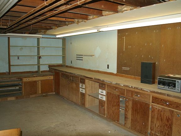 Basement w built in bench