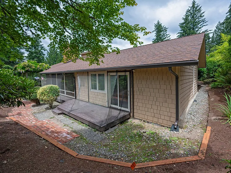 18307 NE 19th Pl — Photo 33