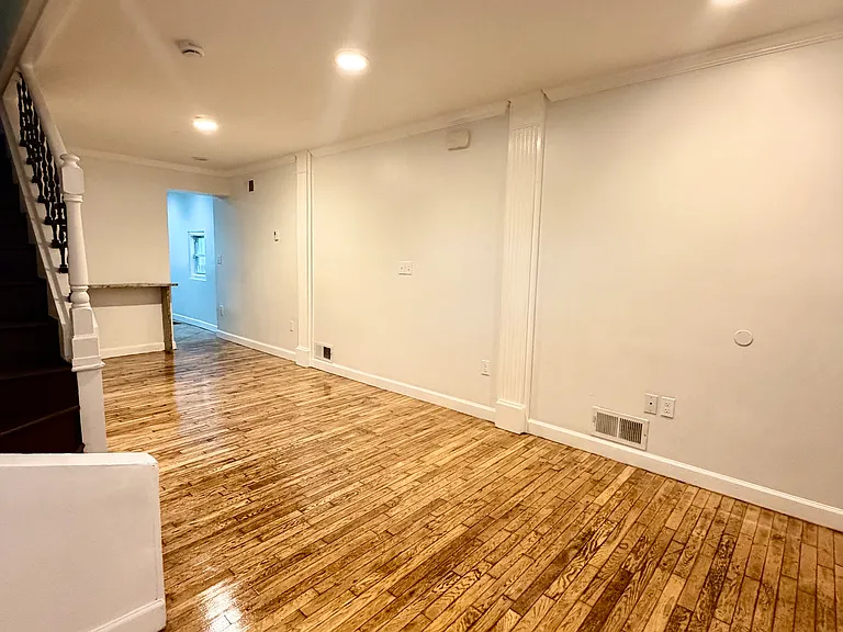 1011 Boyd St — Photo 3