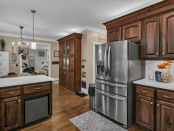 5th image of 204 Shoal Creek Cir