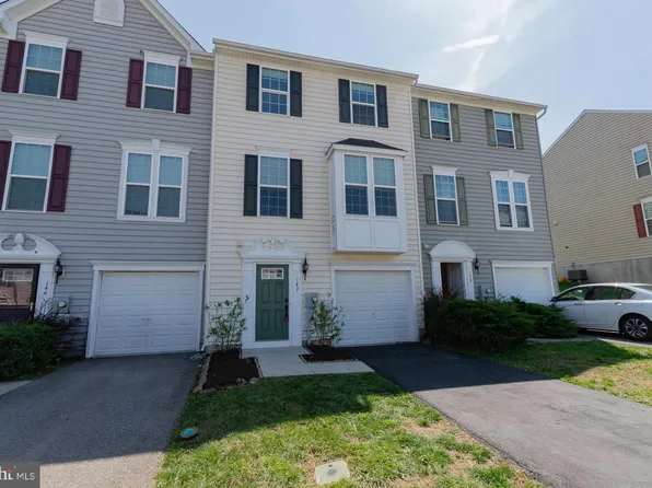 142 Norwood Dr, Falling Waters, WV 25419