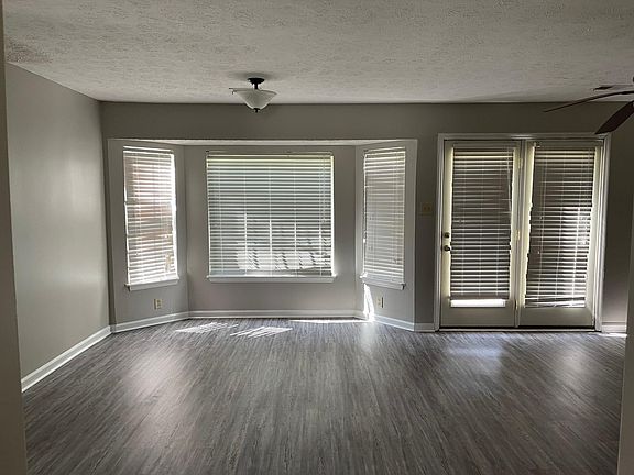 3rd image of 3977 Hillside Dr