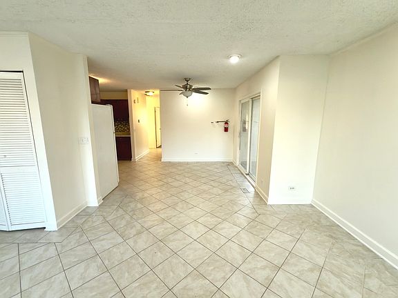 3rd image of 30W105 Maplewood Dr
