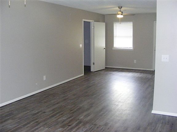 3rd image of 319 Kelli Ave