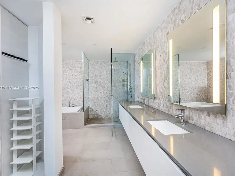 68 SE 6th St #1510 — Photo 12