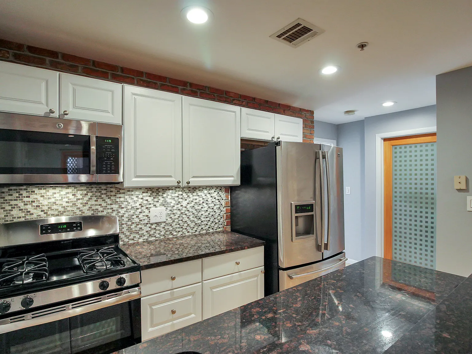 1 bed, 600 sqft, $2,350 — Photo 2