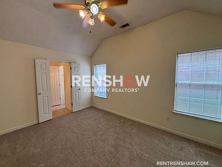 6893 Century Oaks Dr — Photo 8