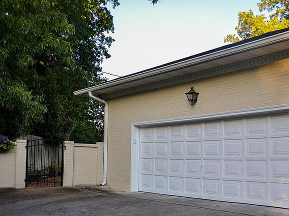 5th image of 305 Corby Ln