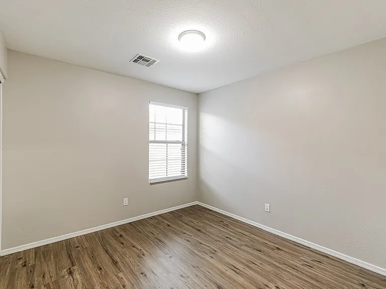 1444 N 80th Dr — Photo 12