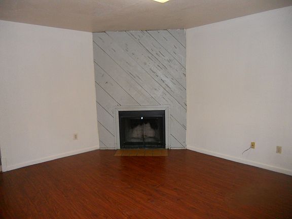 2nd image of 2523 Antoine Ct