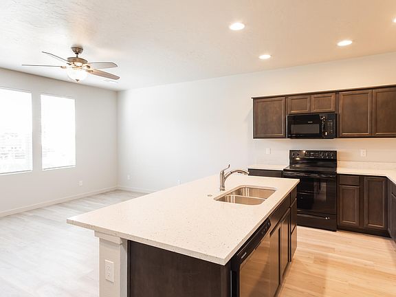 4th image of 1388 S Goldking Way #5865740f2