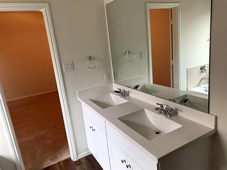 2444 Larimar Dr — Photo 11