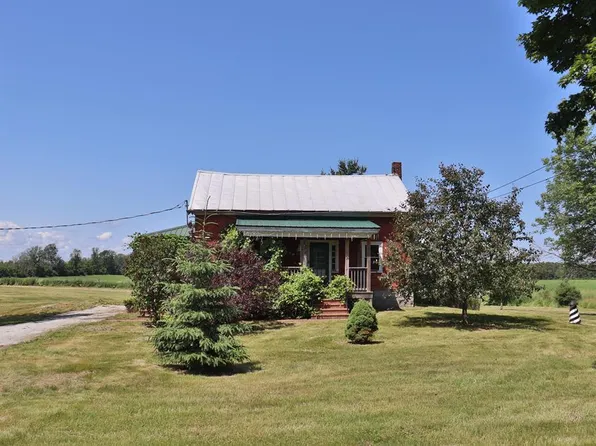 471 Hayford Rd, Champlain, NY 12919