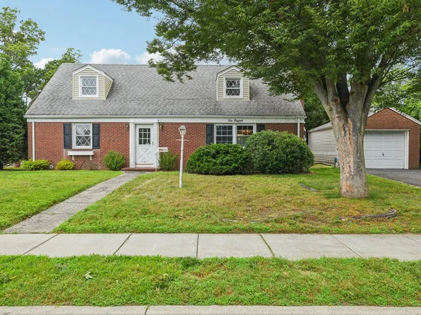 2 Garfield Street, Garden City, NY 11530