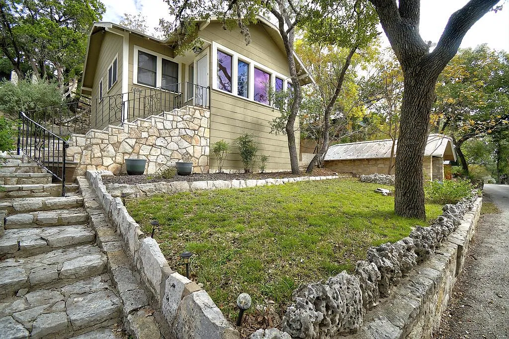 2 bed, 1.0 bath, 1000 sqft, $1,850 — Photo 1