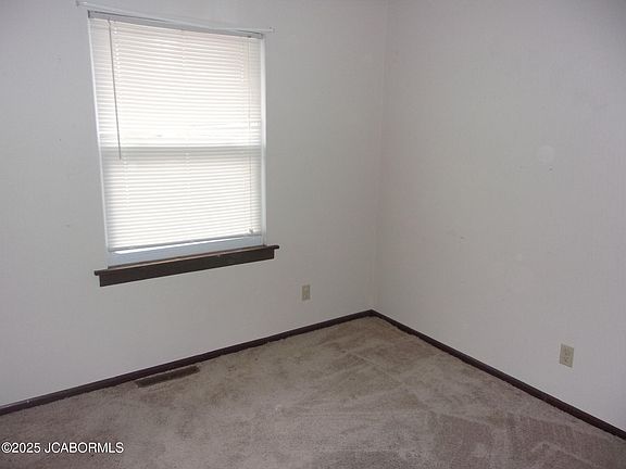 5th image of 613 Mulberry Ave
