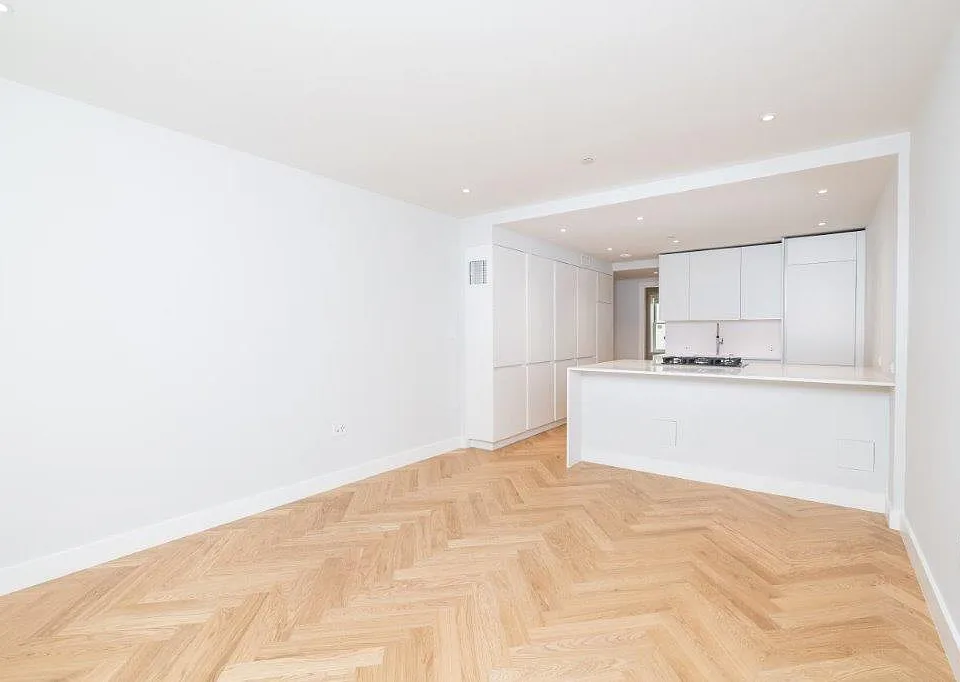 12 Commonwealth Ave #302B