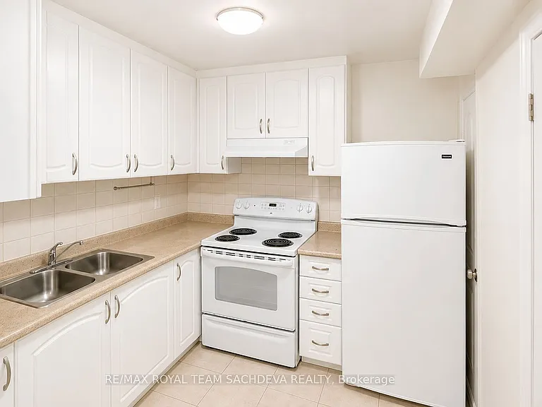 4262 Kingston Rd #LOWER — Photo 4