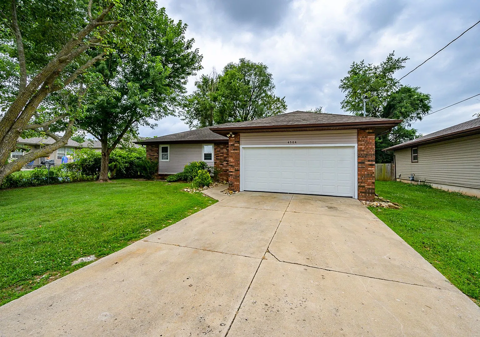 Leasing — Photo 2