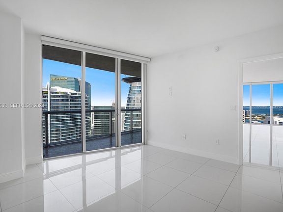 5th image of 475 Brickell Ave #1302