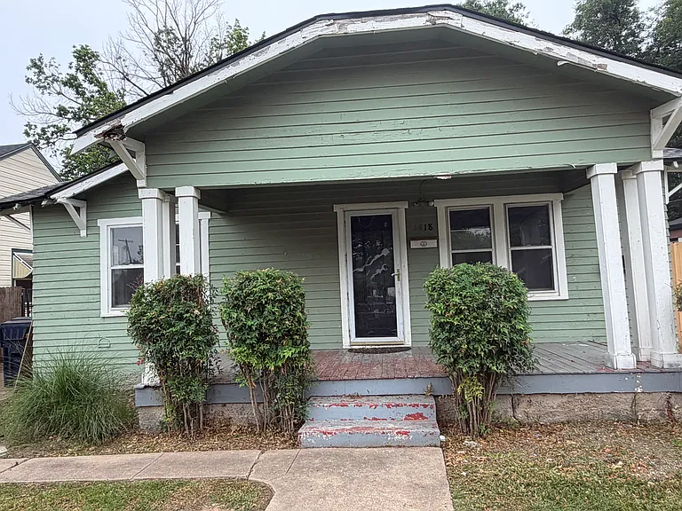 1418 NW 44th St — Photo 1