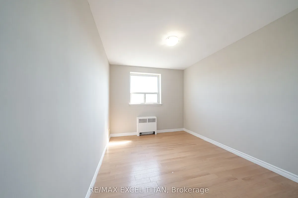 Building Photo - 468 Ottawa St N #436D