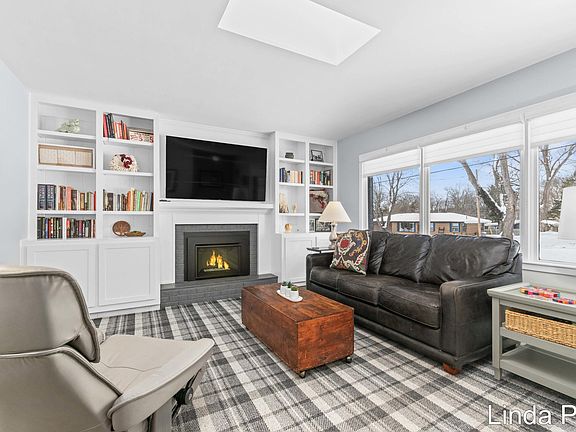 5th image of 7146 Thorncrest Dr SE