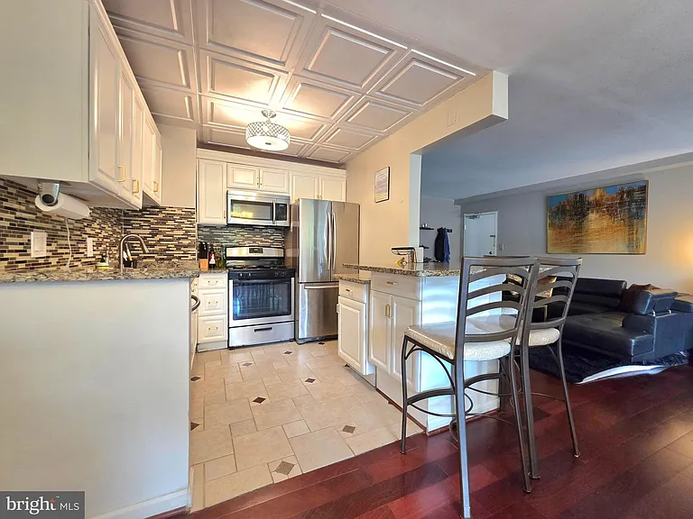 16 S Van Dorn St #101 — Photo 9