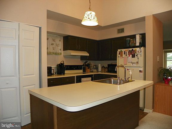 5th image of 5407 Lister Ct