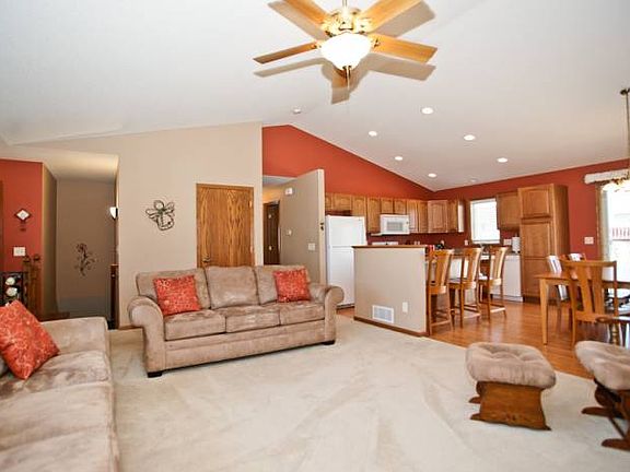 2nd image of 100 Cog Hill Ln