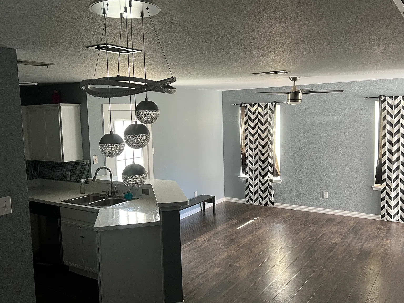 3 bed, 1393 sqft, $2,200 — Photo 4