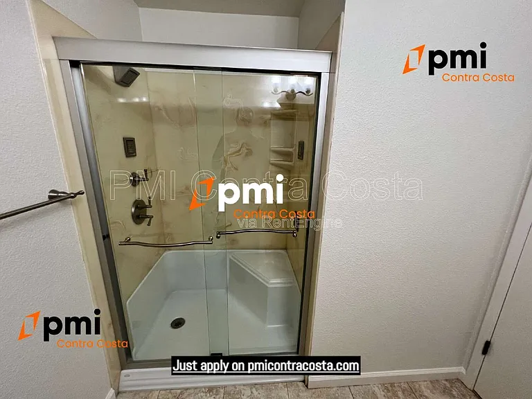 409 Camelback Rd — Photo 14