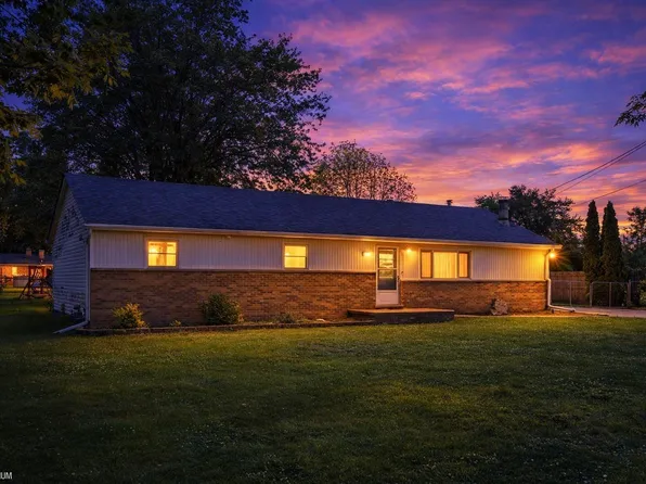 32159 Riverpoint St, Chesterfield, MI 48047
