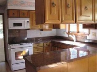 7373 N Santa Monica Blvd, Fox Pt, WI 53217