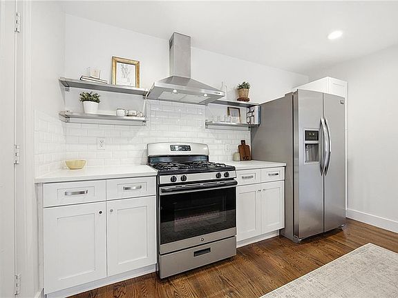 5th image of 2515 Lexington Ave