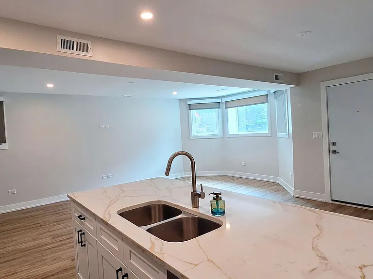 2230 W Wilson Ave — Photo 4