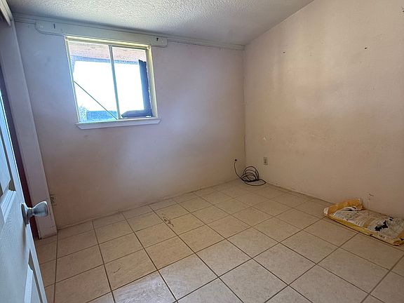 5th image of 2811 Carver St