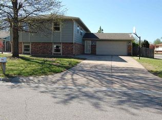 8505 E Hurst St, Wichita, KS 67210