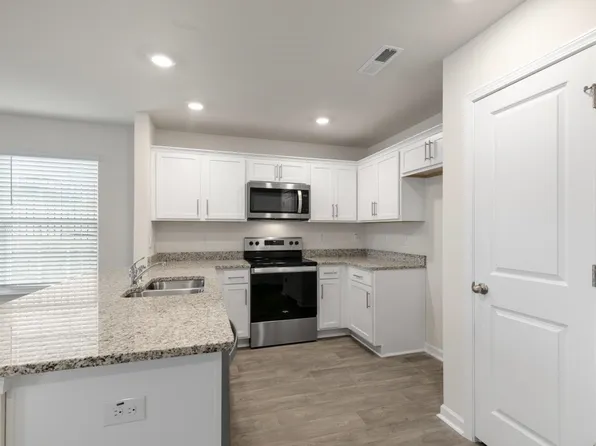 131 March Creek Dr, Fuquay Varina, NC 27526
