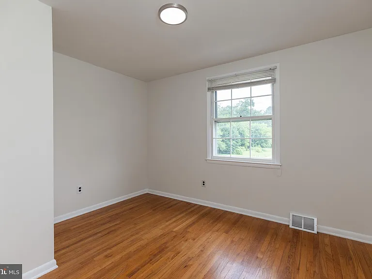 410 Woodlawn Ave — Photo 36
