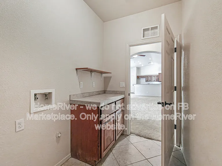 4042 Columbia Dr — Photo 7