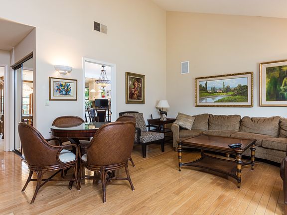 5th image of 23427 Blythe St