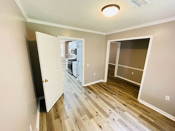 5th image of 2112 Harris Dr