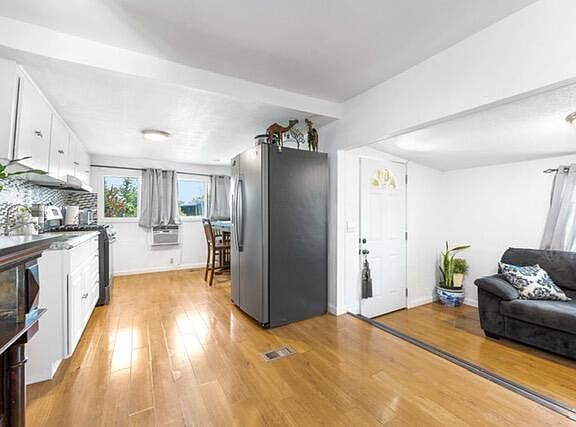 4th image of 2059 E Avenue I Space 141