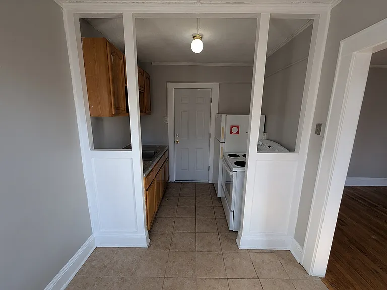911 Asylum Ave #A1 — Photo 3