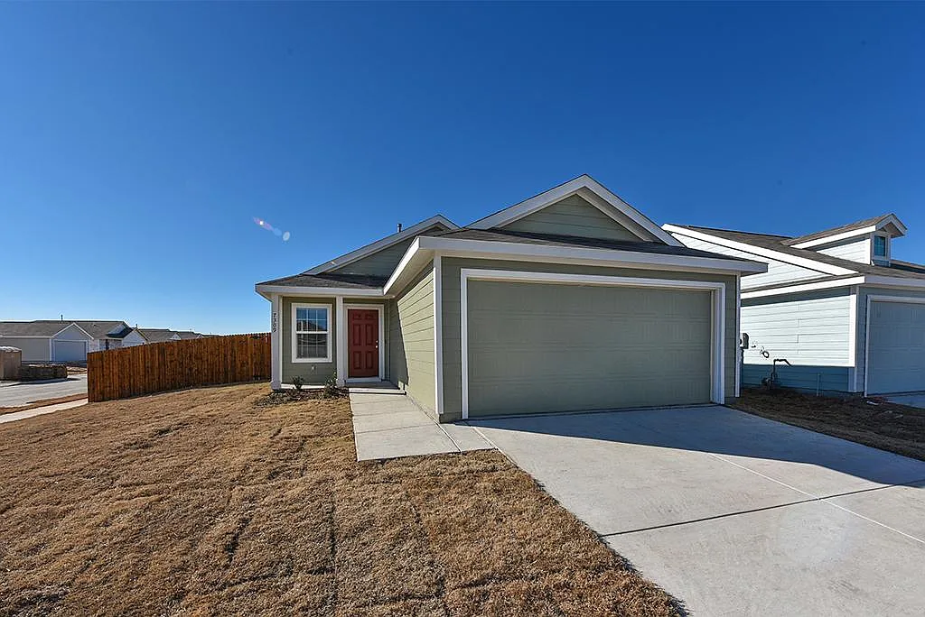 3 bed, 1261 sqft, $2,100 — Photo 1
