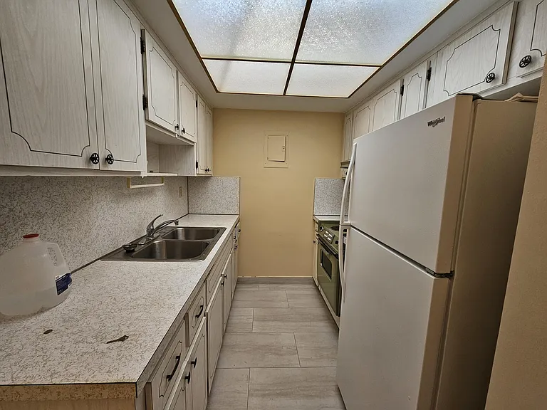 1901 NE 29th St #2 — Photo 2