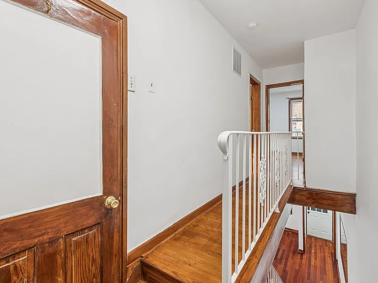 150 E Huntingdon St — Photo 10